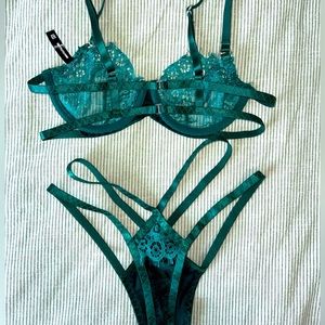 Pretty Little Thing - Teal Lace Lingerie Set - XS
